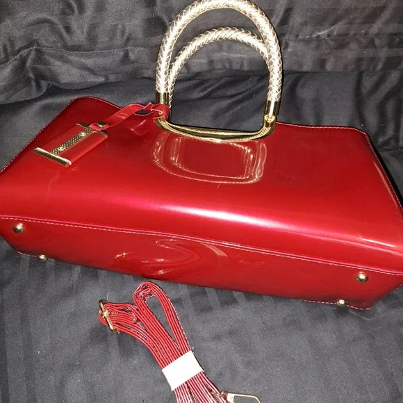 New sassy and sexy top handle box in delicious red - Picture 2 of 8